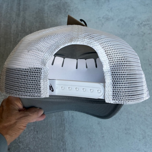 Nike Rise Structured Trucker Cap Hat Smoke Gray S/M Unisex Embroidered Logo - Picture 2 of 7